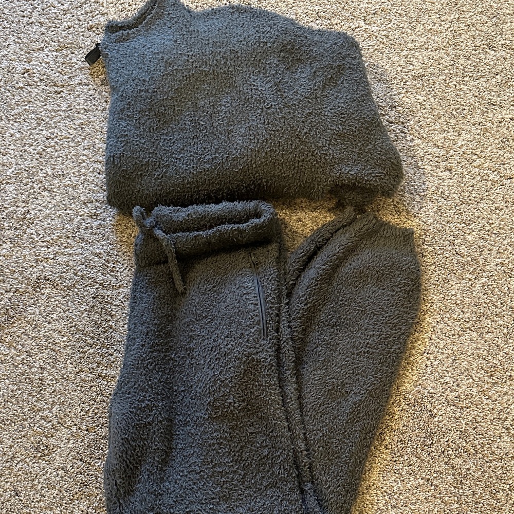 Cozy dark gray Skims set